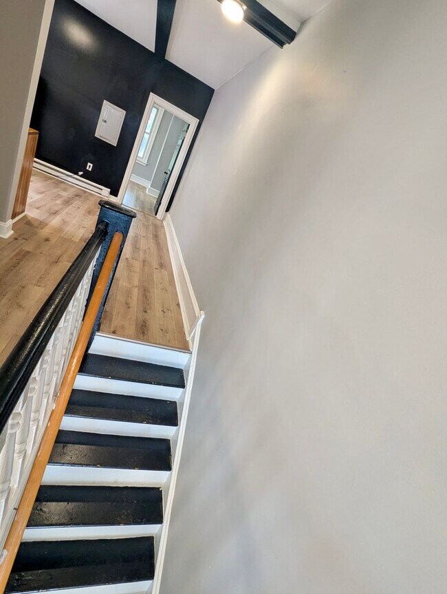 Foto del edificio - 5151 Brown St