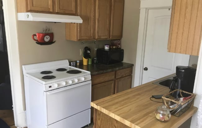 Building Photo - A Sweet Spot in La Crosse – 2 Bedrooms Await