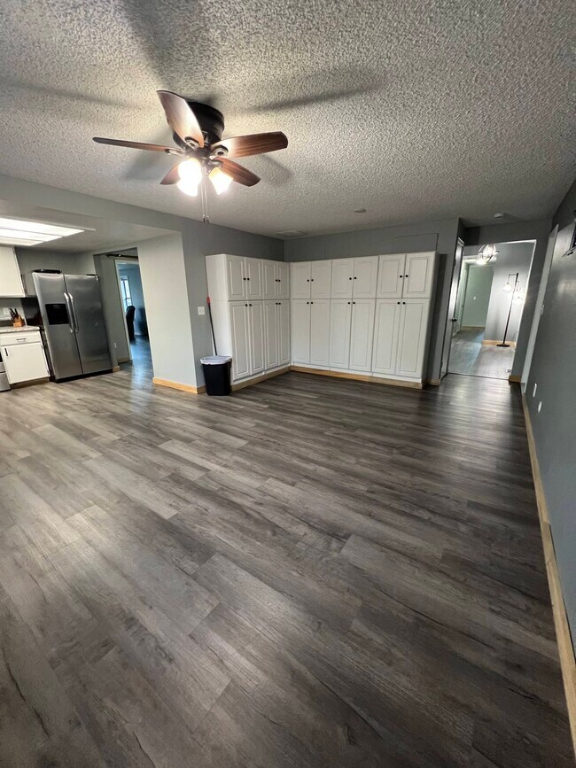 Foto del edificio - 100 Hills W Way