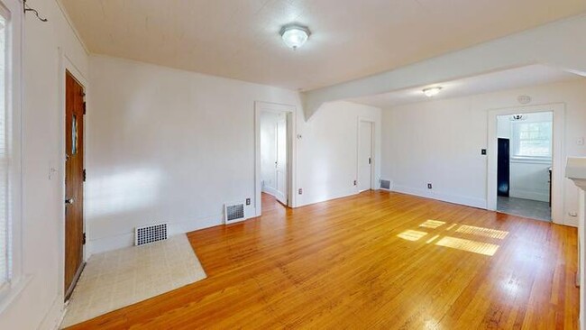 Building Photo - 611 N 2nd St