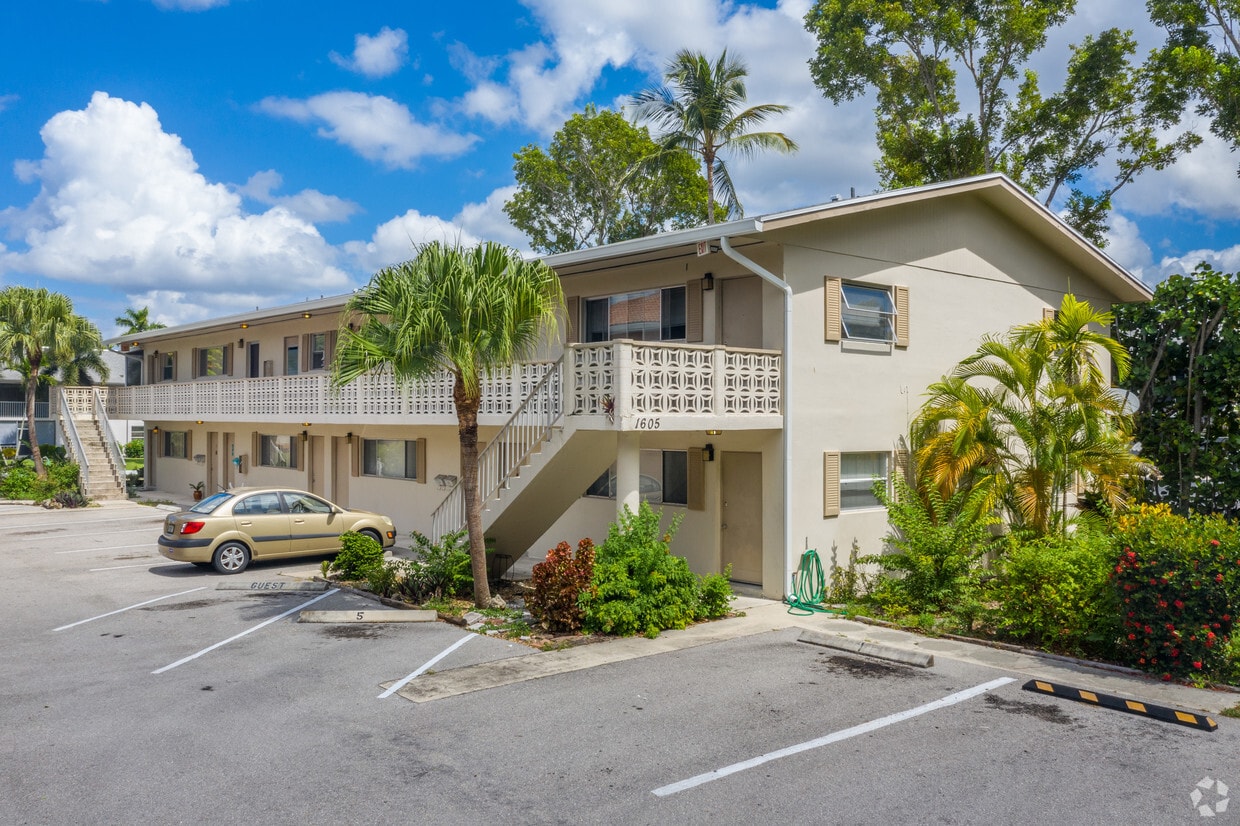 1605 Chesapeake Ave, Naples, FL 34102 Apartments in Naples, FL