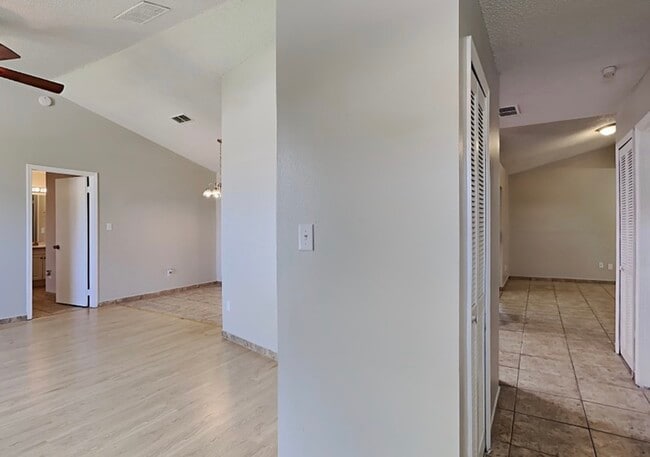 Building Photo - 266 Magellan Dr