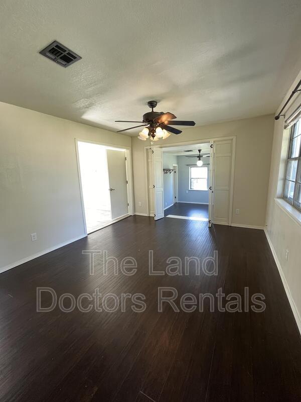 Building Photo - 808 N Wolfe Ln