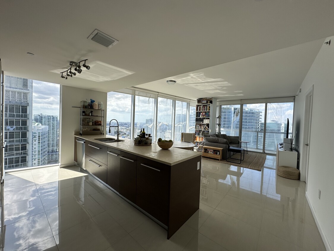 Primary Photo - 475 Brickell Ave