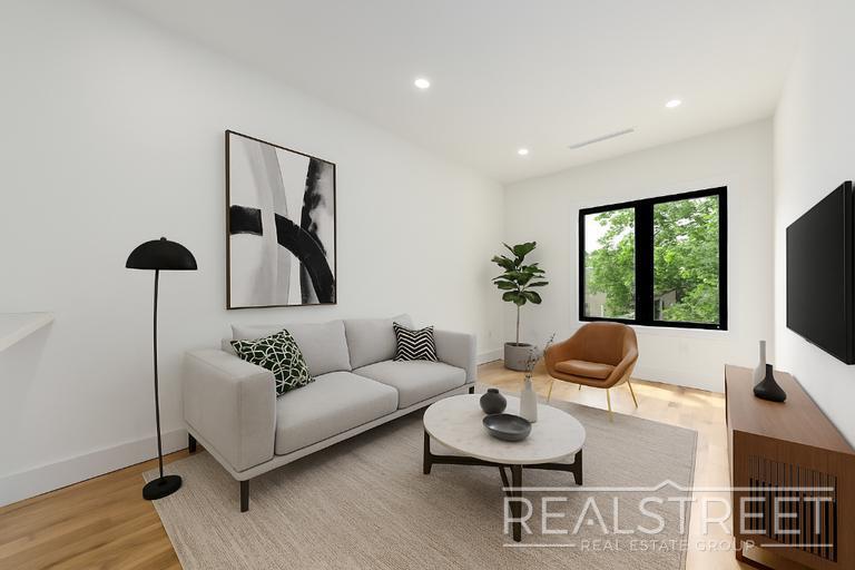 Foto principal - Brand New 3 Bed 2 Bath in Bed Stuy Townhouse!