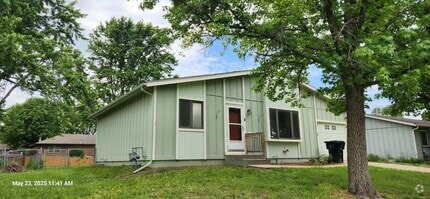 Building Photo - 3915 SW Atwood Ave