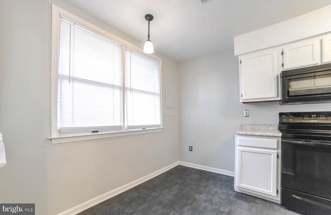 Building Photo - 13204 Clipper Cir