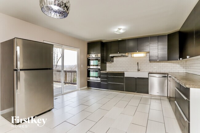 Foto del edificio - 2770 Rosewood Dr