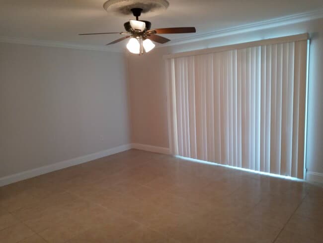 Building Photo - 536 Orange Dr