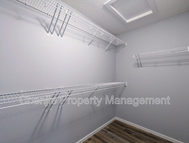 Photo du bâtiment - 980 Stillwater Blvd NW