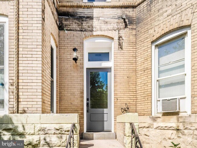 Building Photo - 60 Q St NE