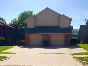 Building Photo - 310 Town Park Rd
