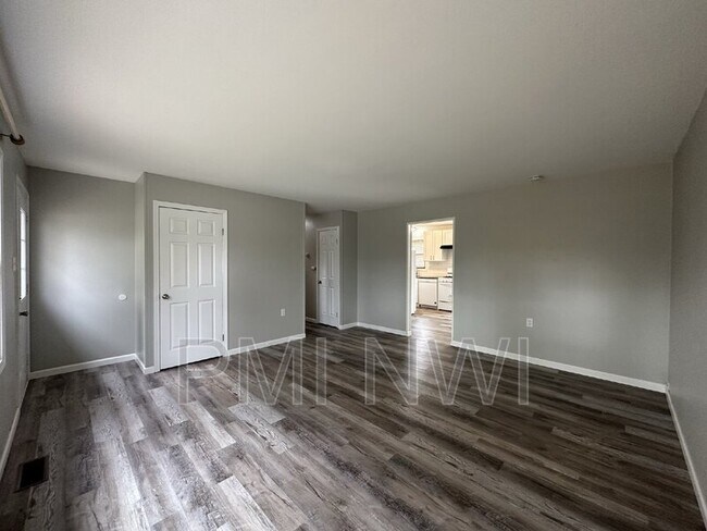 Foto del edificio - 375 Cherryfield Dr