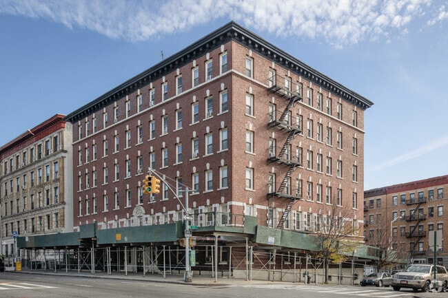 Building Photo - 824 St Nicholas Pl