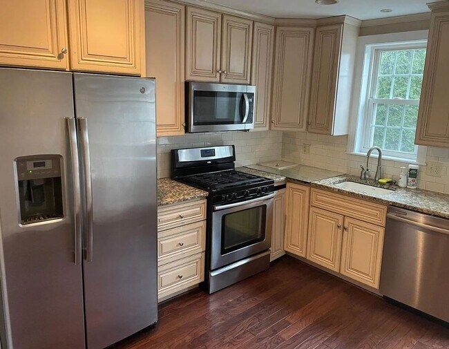 Foto del edificio - 4 Bedroom House For Rent In Manayunk