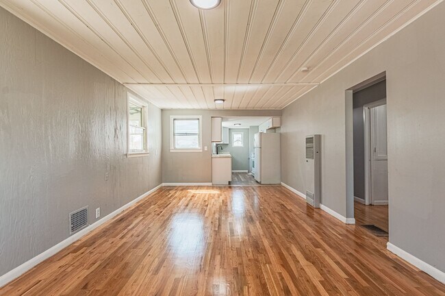 Foto del edificio - Move In Special $250 off August Rent!
