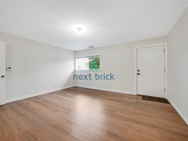 Building Photo - 3 Bed and 1 Bath Single-family Home is Available for Rent!