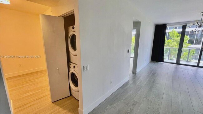 Foto del edificio - 2960 NE 207th St