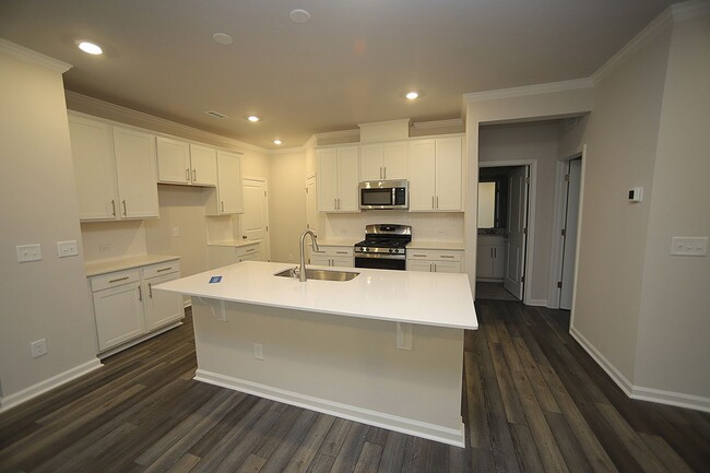 Building Photo - 4-Bedroom, 3-Full Bath Home with 2 Car Garage in Durham!