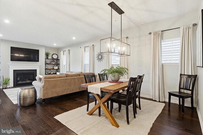Building Photo - 133 Limpkin Ave