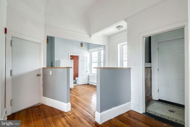 Building Photo - 5049 Spruce St