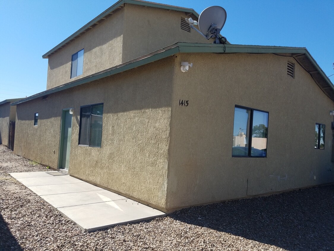 Unit #2 Entry - 1415 E Lee St