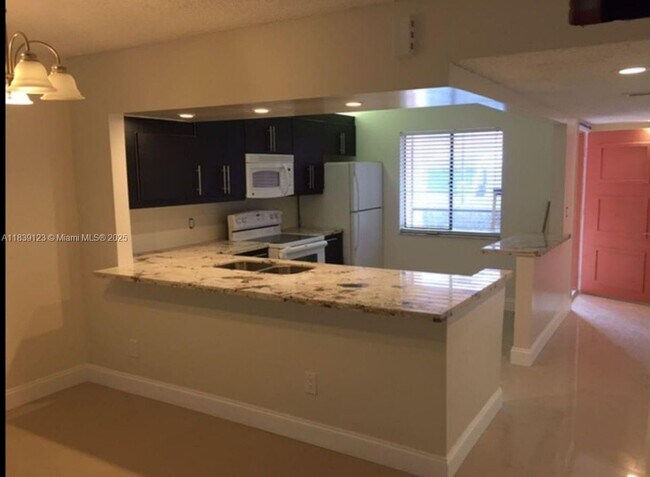 Foto del edificio - 227 Lakeview Dr