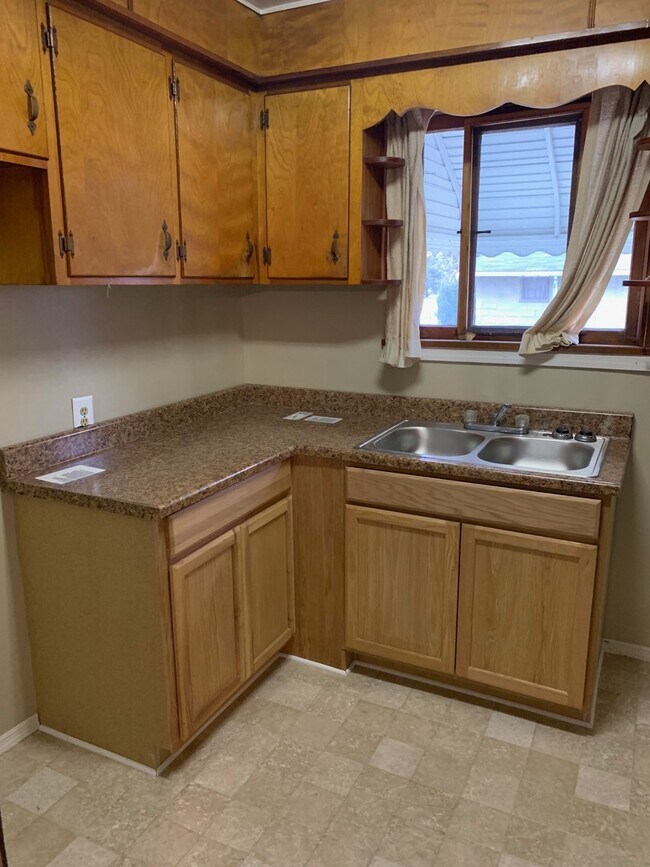 Building Photo - 1323 Pennsylvania Ave