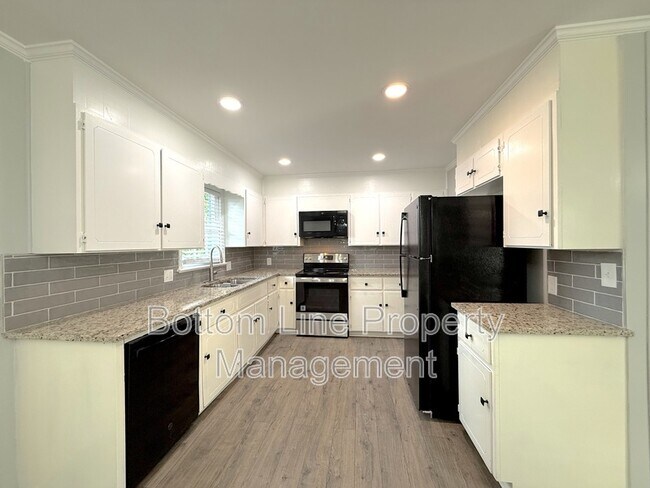Foto del edificio - 462 S Heckle Blvd