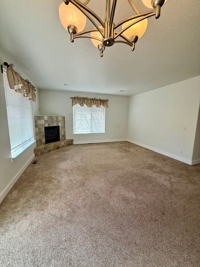 Foto del edificio - Charming 3-Bedroom Home in Peaceful 55+ Community!