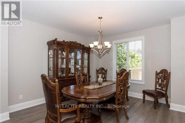 Photo du bâtiment - 43 Crew Crescent