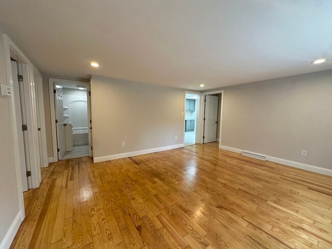 Building Photo - 33 Park Dr
