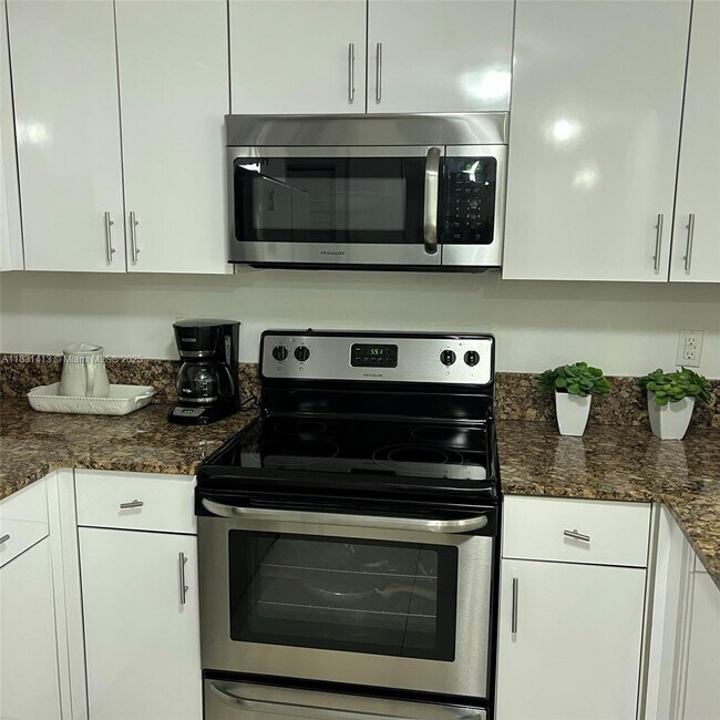 Foto del edificio - 2300 NW 7th St