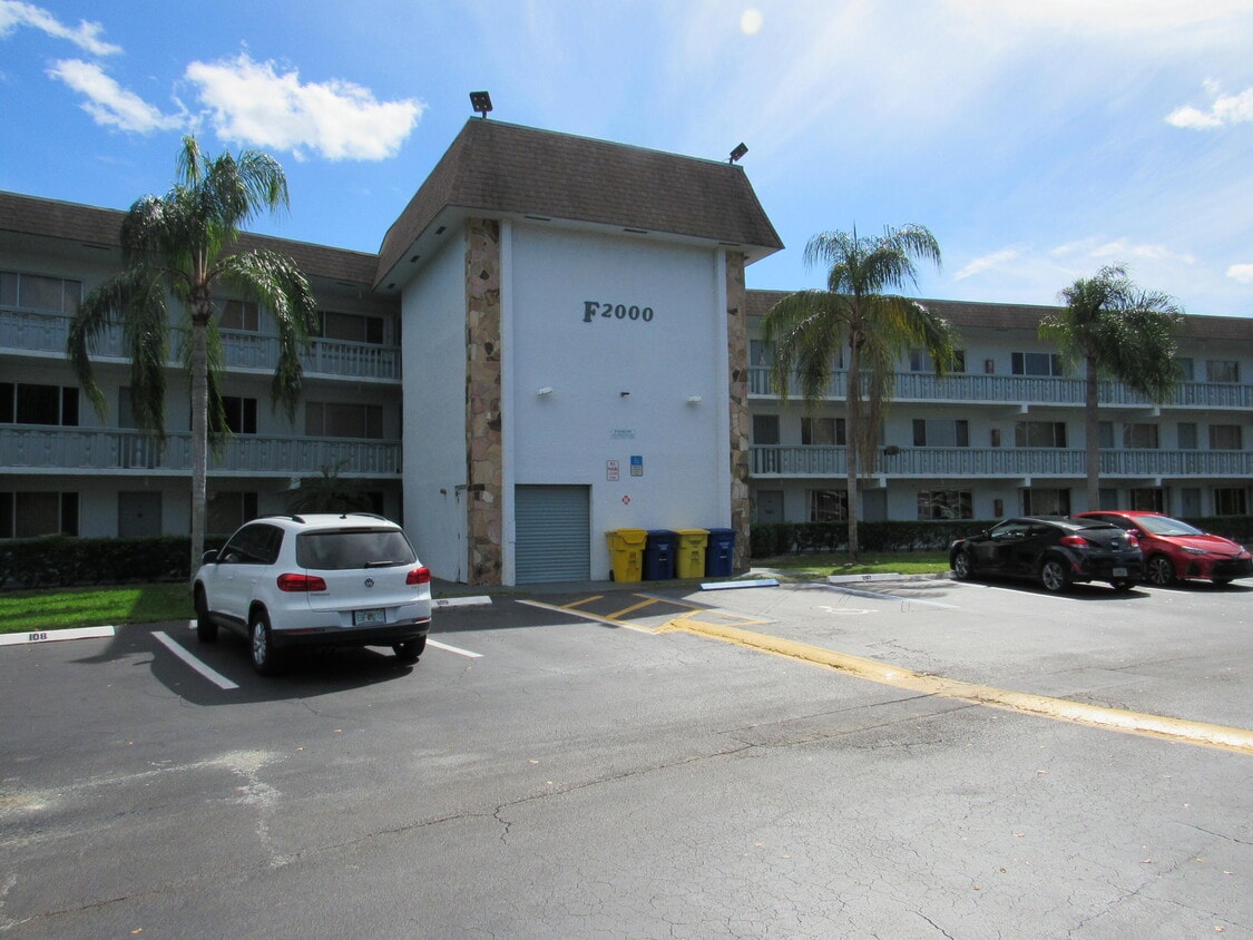 2000 Springdale Blvd Unit 101, Palm Springs, FL 33461 Condo for Rent