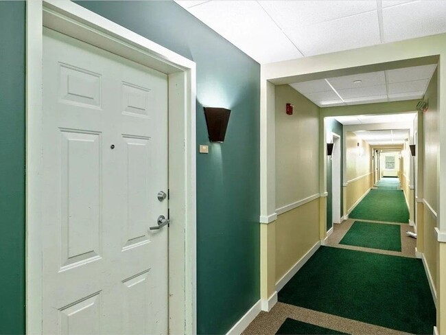 Foto del edificio - 2BD/1BA Condo at City's Edge, South Burlin...
