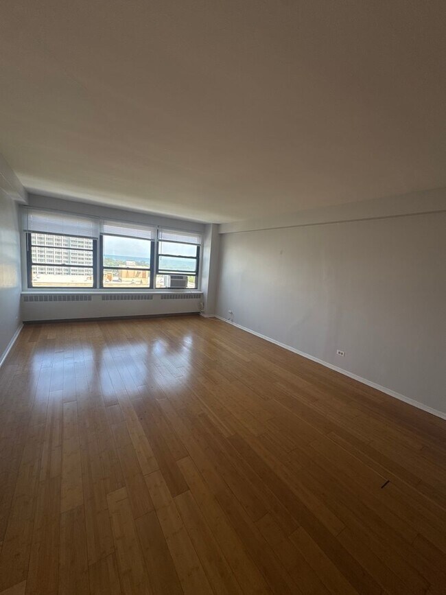 Foto del edificio - 4180 N Marine Dr