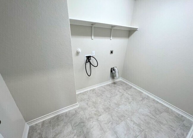 Laundry - 13328 Sugarberry Elm