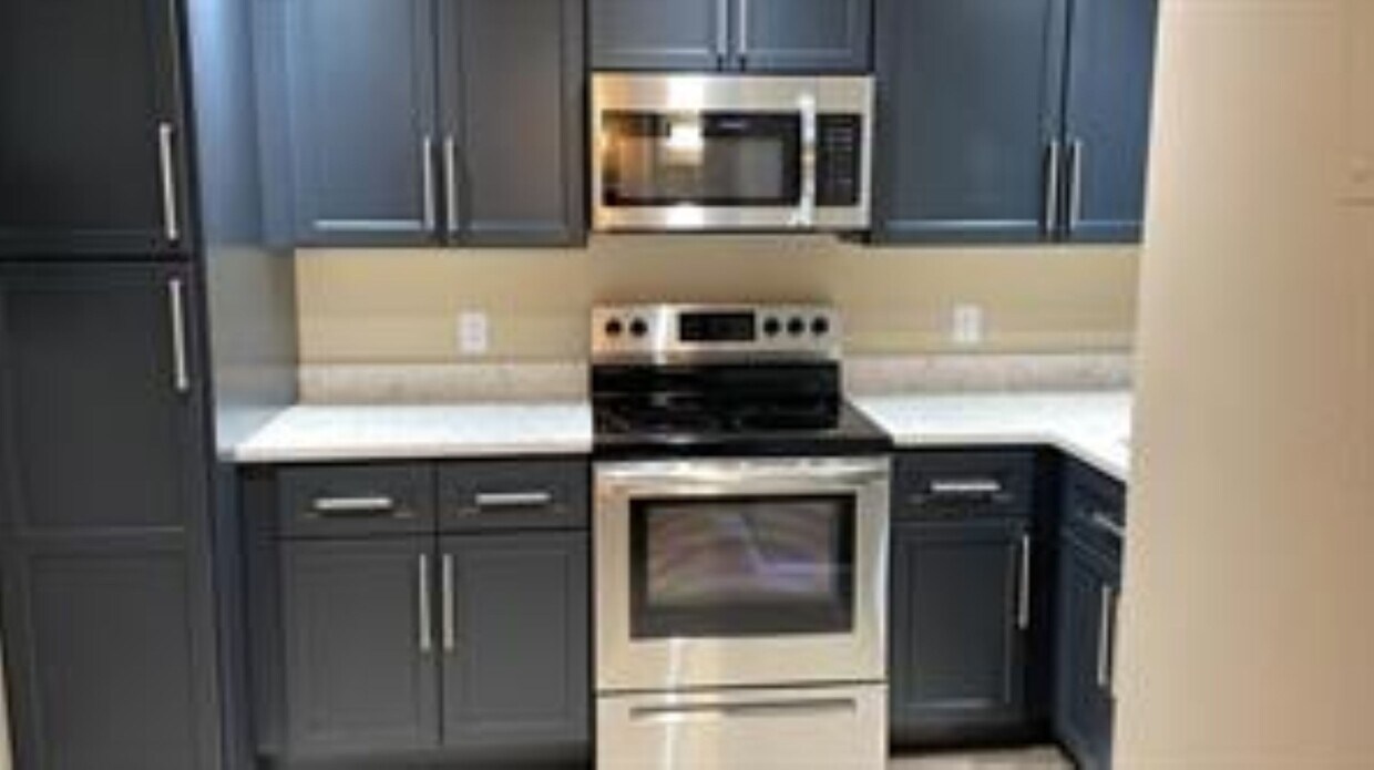 Foto principal - 120 Royal Park Dr