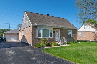 Building Photo - 7828 Suburban Ln
