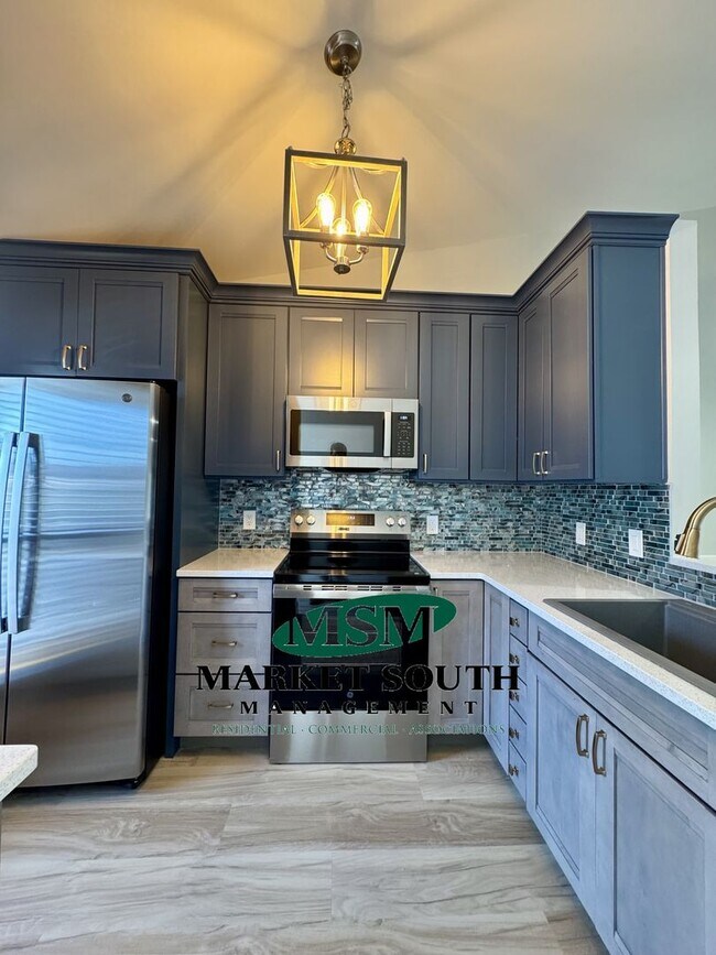 Foto del edificio - UPDATED WILMINGTON ISLAND CONDO! AVAILABLE...
