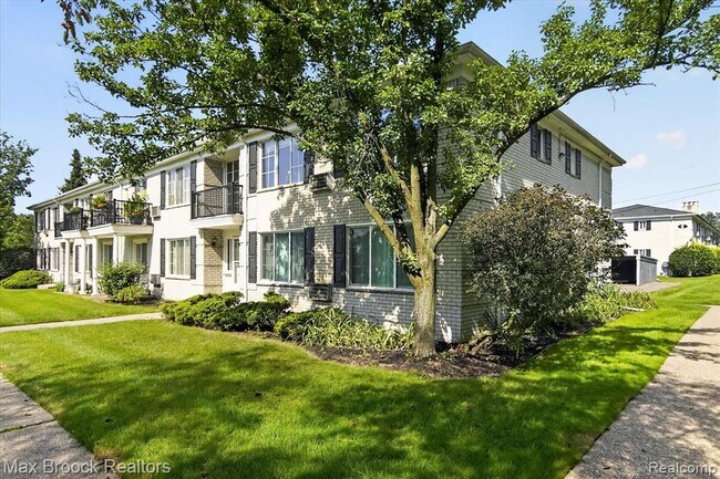 Foto del edificio - 100 W Hickory Grove Rd