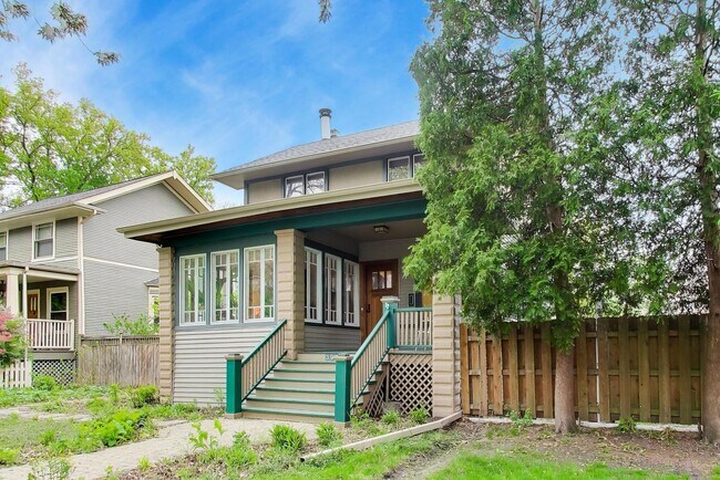 Foto del edificio - 3926 N Ridgeway Ave