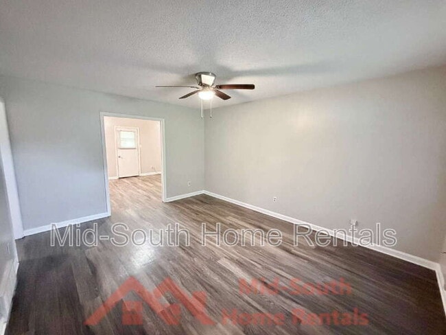 Building Photo - 3829 Walsingham Dr