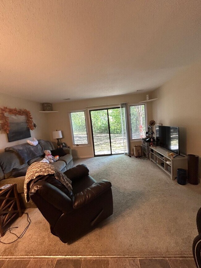 Building Photo - Chapel Hill/Mill Creek Condo