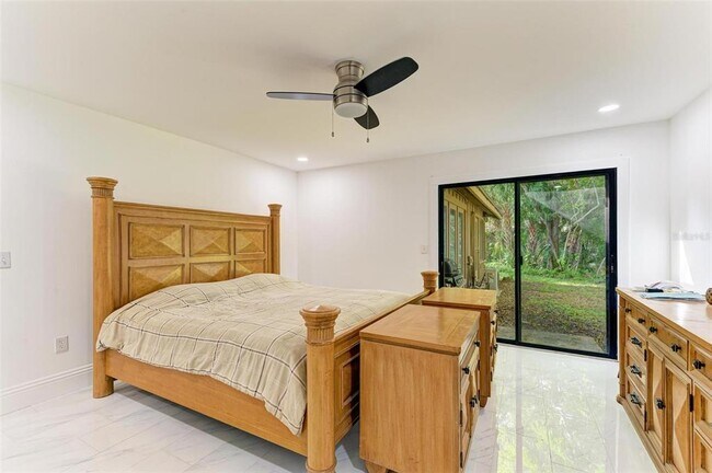 Foto del edificio - 1304 Water Oak Way N