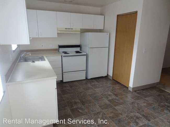 Building Photo - 131-149 SE 151st Ave