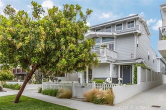 Building Photo - 204 S Helberta Ave