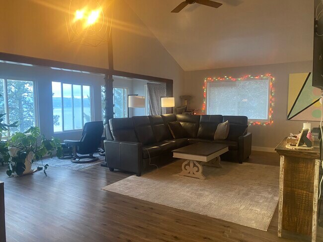 Living Room - 2653 S Evergreen Ln