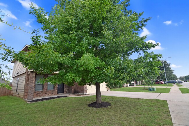 Building Photo - 820 Sugar Brook Dr