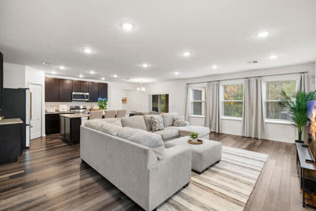 Building Photo - 14282 Coronado Dr